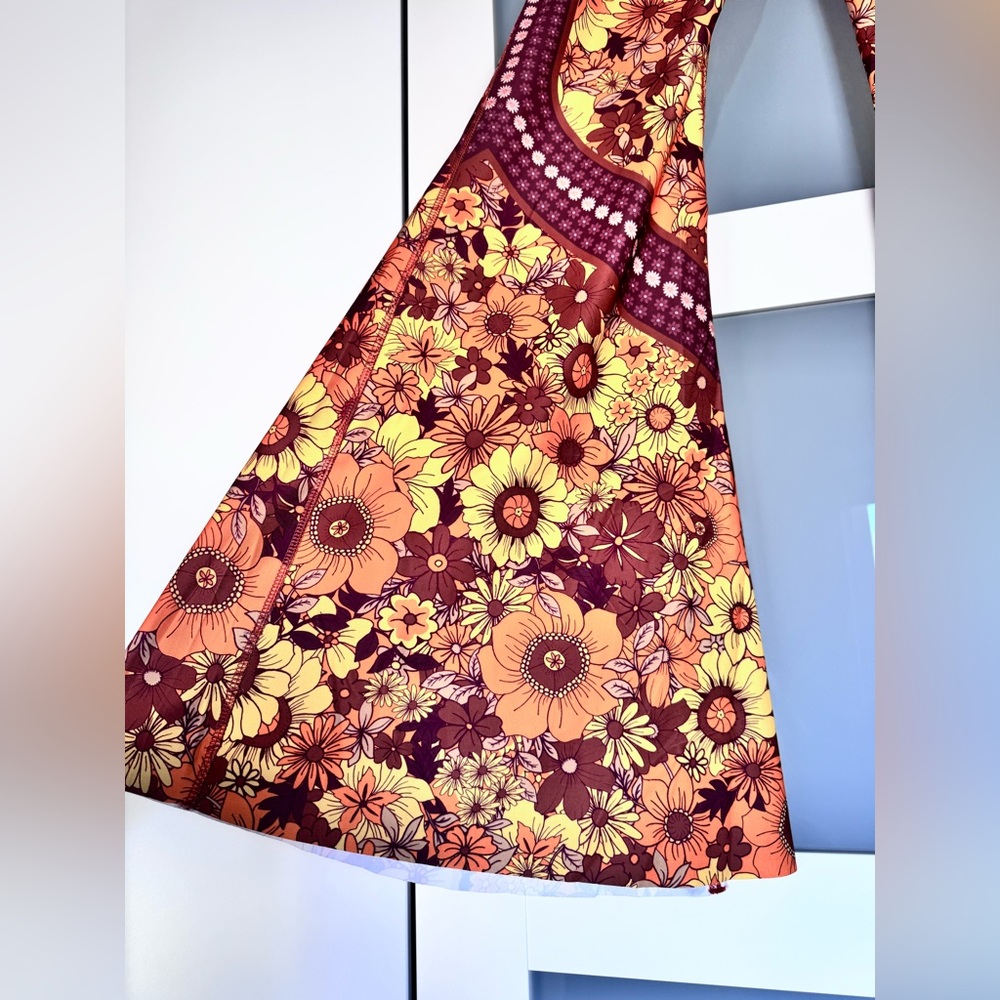 Yoga Democracy Bell Bottoms 2.0 in Flower Power New With Tags - Picture 2 of 3